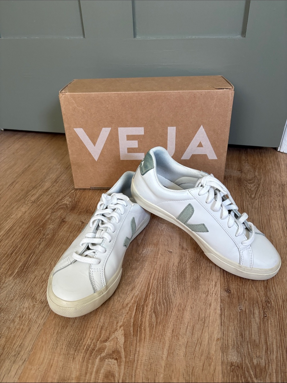 VEJA Women’s Esplar Logo Leather Color: Extra White/Clay Size 37 (US 6)